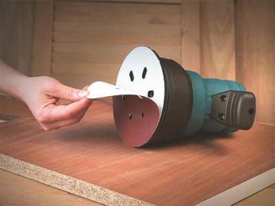 Круг абразивный шлифовальный на липучке 8 отверстий Ø125 P100 (УПАКОВКА ПО 100ШТ)